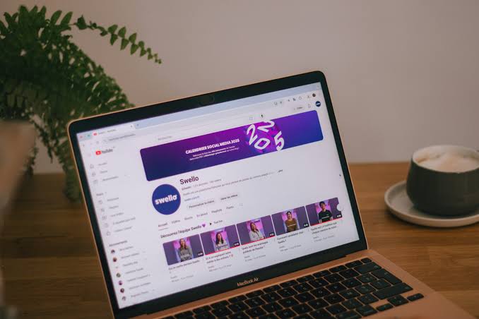 web display on laptop